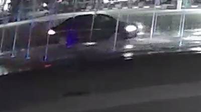 Под Воронежем автомобилист устроил дрифт в сухом фонтане: появилось видео - vestivrn.ru - Воронеж