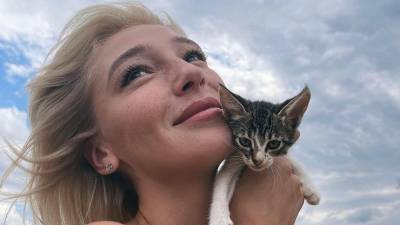 Анастасия Ивлеева - Ксения Собчак - Петр I - Лев Толстой - Иван Тургенев - Ивлеева не смогла назвать автора романа «Отцы и дети» и ответить ни на один детский вопрос - 5-tv.ru