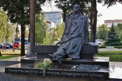 Курское правительство выделило 672 тыс. рублей на ремонт памятника композитору Свиридову - chr.mk.ru - Курск