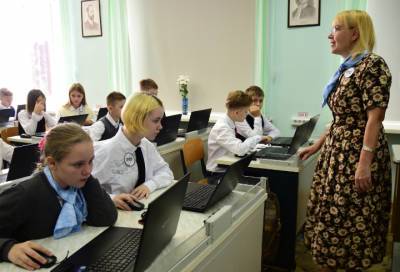 В школы Соснового Бора закупили ноутбуки и МФУ - online47.ru - Ленинградская обл.
