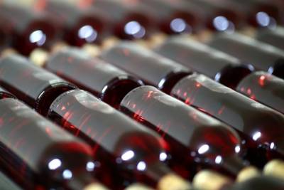 Россиянам раскрыли подробности об онлайн-продаже вина - lenta.ru - Россия