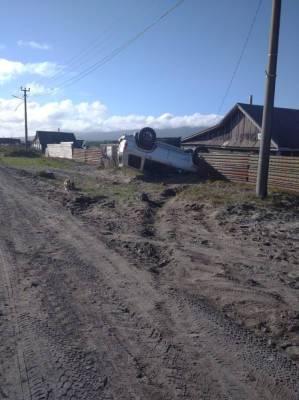 В Курильске ищут водителя, который врезался в забор и сбежал с места ДТП - sakhalin.info - Курильск