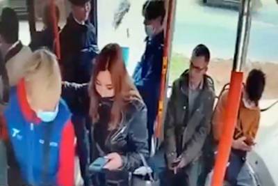 Российская школьница прошла шесть километров пешком из-за требования кондуктора - lenta.ru - Улан-Удэ - респ.Бурятия - Хабаровск