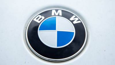 Бездомный в Петербурге угнал BMW и вернул после аварии - mir24.tv