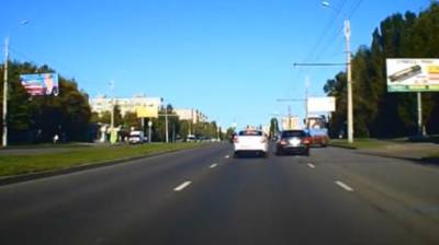 Невнимательный таксист едва не устроил ДТП на пр-те Строителей - penzainform.ru - Пенза