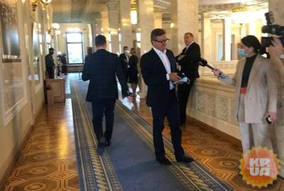 Дмитрий Разумков - Новые правила для парламентских журналистов: в кулуары и буфет теперь по отдельным пропускам - kp.ua - Украина