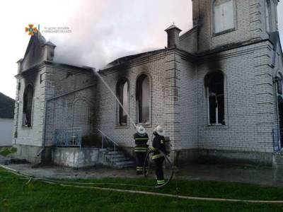 На Киевщине горел храм Иоанна Богослова - lenta.ua - Украина - Киевская обл.