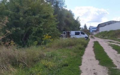 Наглый водитель вывез строительный мусор к реке, фото: как накажут мужчину - politeka.net - Украина - Харьков - р-н. Московский