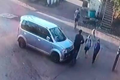 Соседка рассказала о семье одной из убитых в Киселевске десятилетних девочек - lenta.ru - Киселевск - Кемеровская обл.