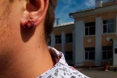 Директор российской школы порвал ухо ученику за отказ снять серьгу - lenta.ru - Курская обл.