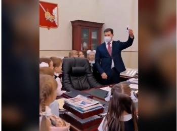 Мэр Вологды провел экскурсию для первоклассников - vologda-poisk.ru - Вологда
