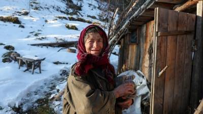 Агафья Лыкова - На заимке таежной отшельницы Агафьи Лыковой начался пожар - 5-tv.ru - респ. Хакасия