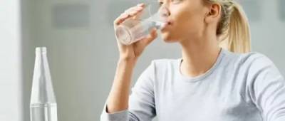 Ученые предупредили о вреде чрезмерного употребления воды - w-n.com.ua