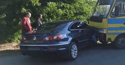 Мэр Вознесенска на Volkswagen попал в ДТП, врезавшись в автобус с детьми (видео) - focus.ua - Украина - Николаевская обл. - Вознесенск