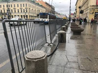 Тротуар на Невском проспекте перекрыли ради чиновников - rosbalt.ru - Санкт-Петербург