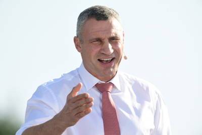 Виталий Кличко - Александр Ткаченко - В Раде рассмотрят законопроект об ограничении полномочий Кличко в Киеве - lenta.ru - Украина - Киев