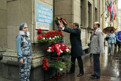 Тротуар на Невском проспекте перекрыли для петербургских чиновников - spb.mk.ru - Санкт-Петербург