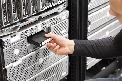 Выпущен накопитель колоссальной емкости на «древних» технологиях - cnews.ru