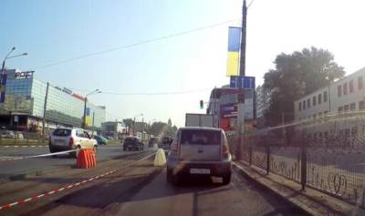 Эпический "ремонт" дороги в Харькове показали в сети, фото: "забыли убрать" - kharkov.politeka.net - Украина - Харьков