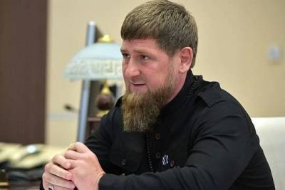 Рамзан Кадыров - Магомед Даудов - Ахмат Кадыров - В Чечне пообещали 500 тысяч рублей за лучшие портреты Кадырова и его семьи - versia.ru - респ. Чечня