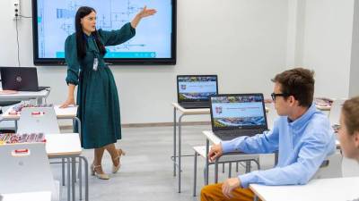 Занятия для школьников во время выборов 17-19 сентября проведут в парках и музеях - vm.ru - Москва