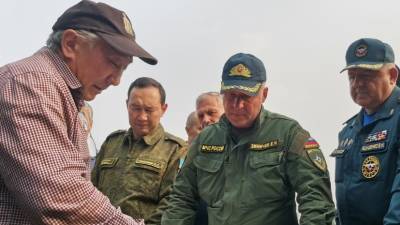 Евгений Зиничев - Айсен Николаев - Глава Якутии отметил роль Зиничева в борьбе с лесными пожарами - russian.rt.com - Россия - респ. Саха