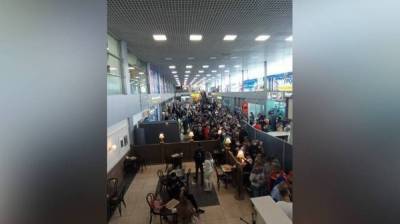 Воронежцы устроили давку в ожившем после пандемии аэропорту - vestivrn.ru - Воронеж