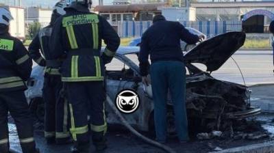 На улице Луначарского в Пензе огонь уничтожил такси - penzainform.ru - Пенза