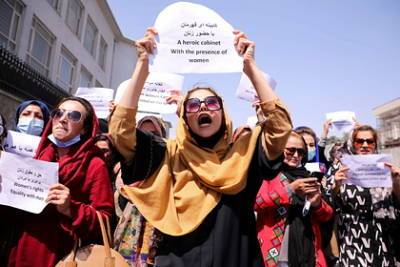 Забиулла Муджахид - Талибы пообещали дать женщинам должности в правительстве - lenta.ru - Россия - Франция - Афганистан