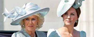 Елизавета II - принц Чарльз - Кейт Миддлтон - Камилла Паркер-Боулз - Кейт Миддлтон поссорилась с Камиллой Паркер-Боулз перед свадьбой из-за тиары - runews24.ru - Англия