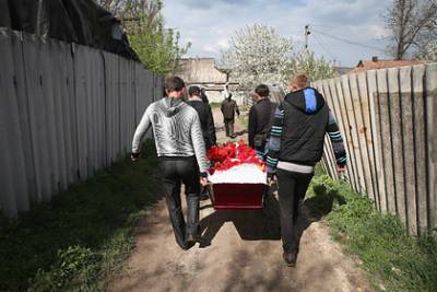 Украинские огородники обнаружили на своих участках свежие могилы - lenta.ru - Украина - Львовская обл.