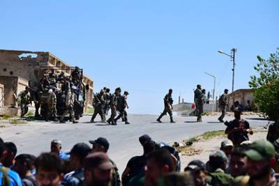 Сирийские боевики сдали сотни единиц оружия после соглашения с правительством - lenta.ru - Сирия