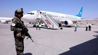 Залмай Халилзад - Талибы разрешили ограниченному количеству иностранцев покинуть Афганистан - sharij.net - Россия - США - Украина - Узбекистан - Белоруссия - Киргизия - Таджикистан - Афганистан - Кабул - Reuters