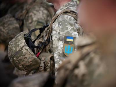 На Донбассе ранили украинского военного, его состояние тяжелое – штаб ООС - gordonua.com - Россия - Украина - Крым - Луганская обл. - Донбасс - Донецкая обл.
