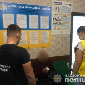 На запорожском рынке задержали нелегала из Азербайджана - reporter-ua.com - Украина - Запорожская обл. - Азербайджан - Запорожье