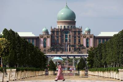 Матери в Малайзии отстояли в суде право давать гражданство своим детям - lenta.ru - Малайзия - Куала-Лумпур