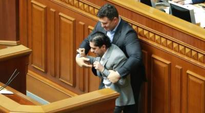 Николай Тищенко - Очередная потасовка в Верховной раде — Тищенко подрался с Леросом - eadaily.com