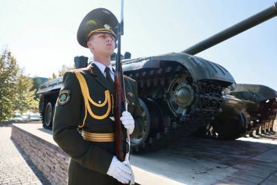 В Новогрудке торжественно открыли макет танка Т-72 на месте героического подвига танковых экипажей в 1944 году - grodnonews.by - Белоруссия