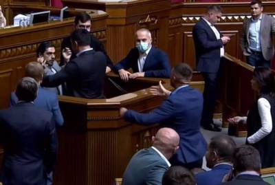 Николай Тищенко - Драка в Раде: Тищенко готов понести ответственность, но обвинил Лероса в оскорблении Зеленского - kp.ua - Украина