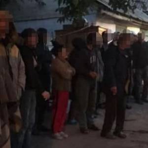 В Днепропетровской области в агрофирме удерживали в трудовом рабстве 120 человек. Фото - reporter-ua.com - Украина - Киев - Одесса - Днепропетровская обл.