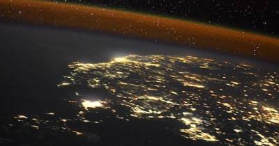 Томас Песке - Огни городов и звездный свет. Астронавт с борта МКС сделал потрясающий снимок Земли - focus.ua - Украина