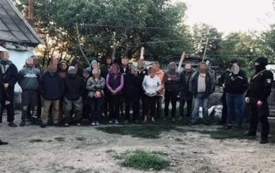 На Днепропетровщине агрофирма удерживала в рабстве 120 человек - korrespondent.net - Украина - Киев - Одесса - Днепропетровская обл.