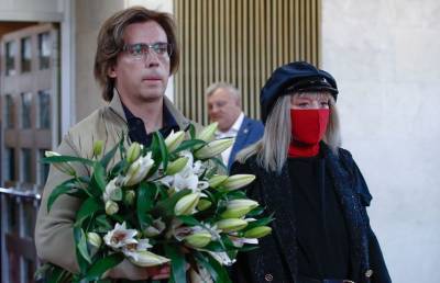 Алла Пугачева - Максим Галкин - Борис Краснов - Расплакалась у гроба: Пугачева потеряла близкого человека - pupolita.ru