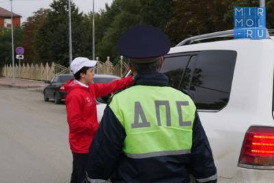 В Хасавюрте прошла акция по безопасности дорожного движения «Внимание: дети!» - mirmol.ru - Россия - Хасавюрт