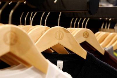 Lululemon и RH выросли на премаркете, а Boston Beer и GameStop упали - smartmoney.one - Boston - Reuters