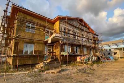 Олег Кожемяко - Глава Приморья нагрянул с проверкой на стройку школы и сильно удивился – Учительская газета - ug.ru - Приморье край - Строительство