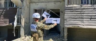 Оккупанты продолжают обстрелы населенных пунктов на Донбассе: повреждены дома и автомобиль (фото) - w-n.com.ua - Россия