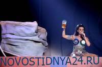Кэти Перри - Кэти Перри во время концерта пила пиво из своего бюстгальтера - novostidnya24.ru - США