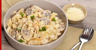 30 минут на кухне: макароны с курицей и грибами в сливочном соусе - profile.ru