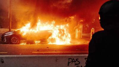 Во Франции - Во Франции хулиганы подожгли более 870 машин в новогоднюю ночь - iz.ru - Израиль - Франция